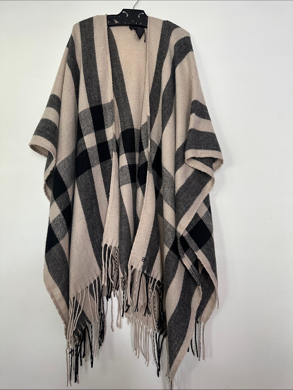 Banana Republic Beige Fringe Knit Wrap